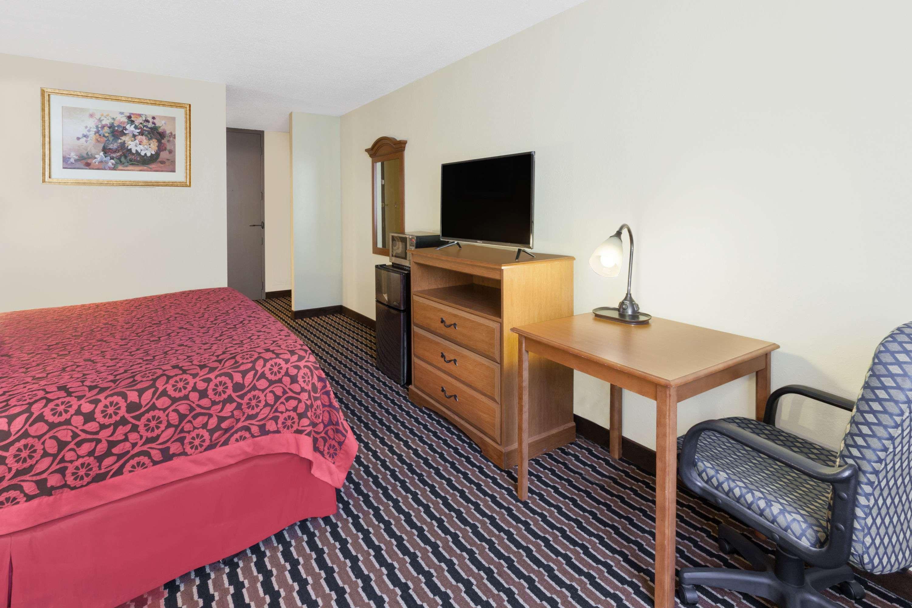 Days Inn By Wyndham Albion Eksteriør bilde